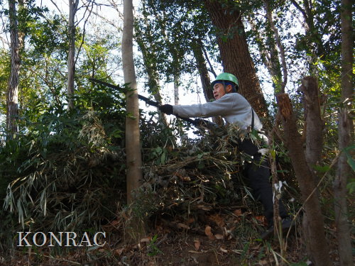 ���R��y��