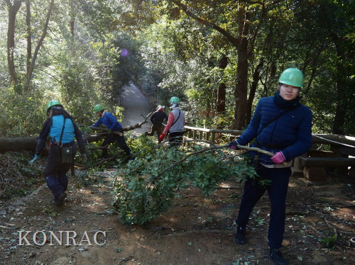 ���R��y��